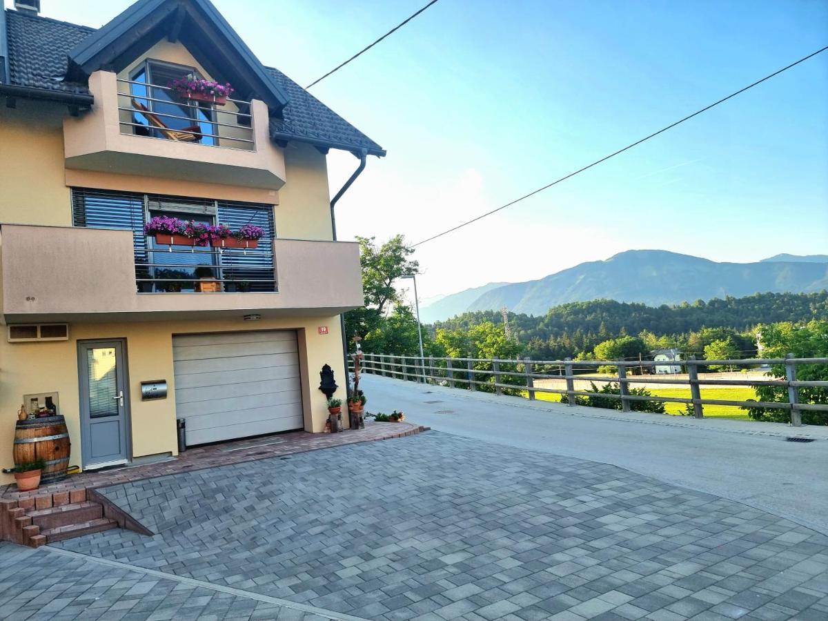 Gartnar Home -Hiska S Pridihom Domacnosti In Pogledom Na Hribe. Radovljica Exteriör bild